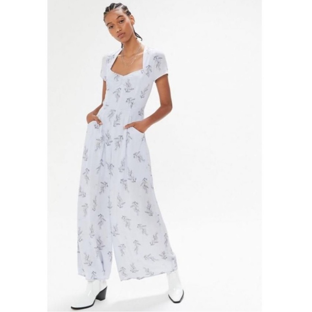 NWT Urban Outfitters UO KerriAnn lilac floral wide leg jumpsuit Size Medium